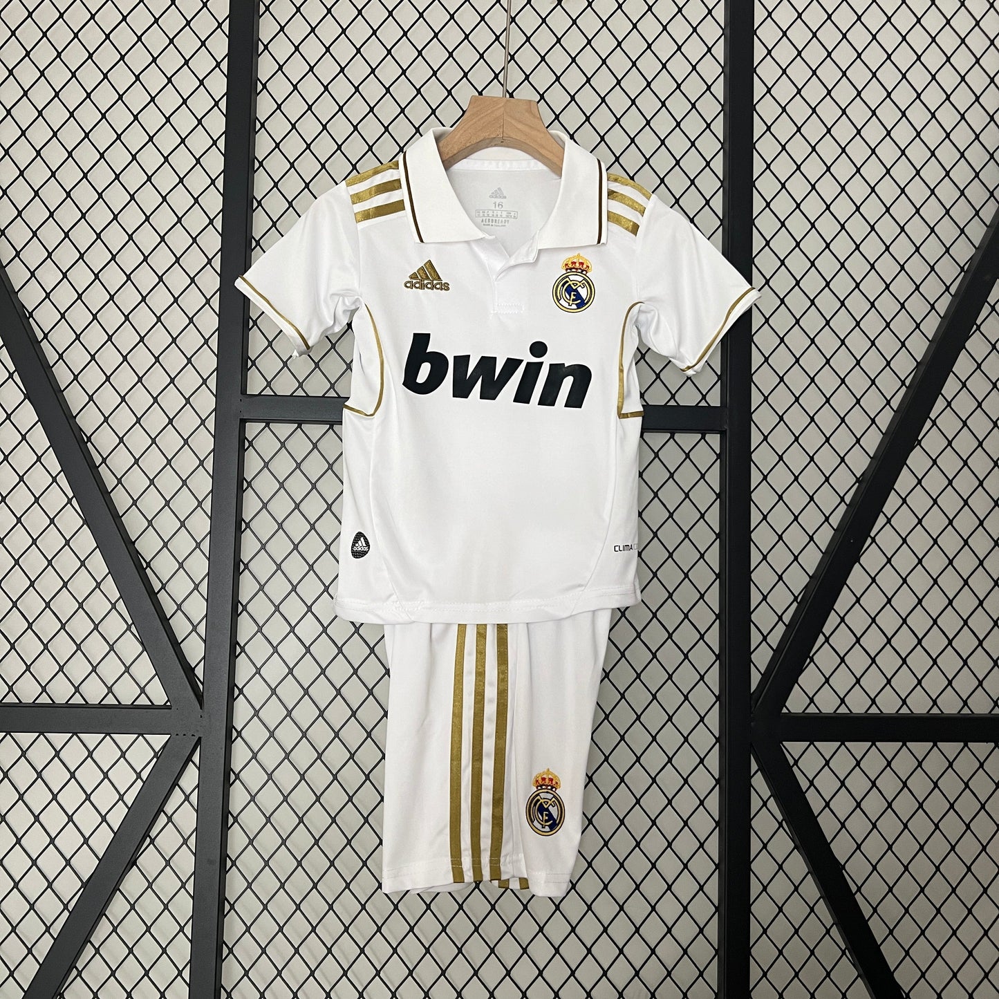 REAL MADRID I 11/12 CHILDREN'S KIT (RETRO)