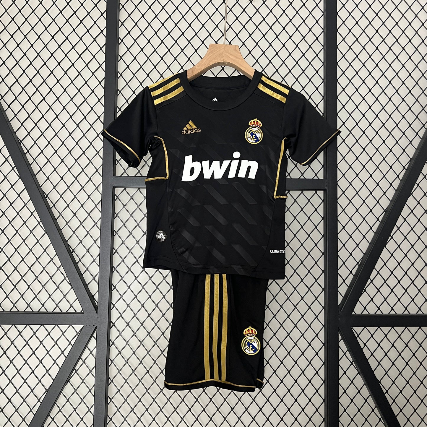 REAL MADRID II 11/12 CHILDREN'S KIT (RETRO)