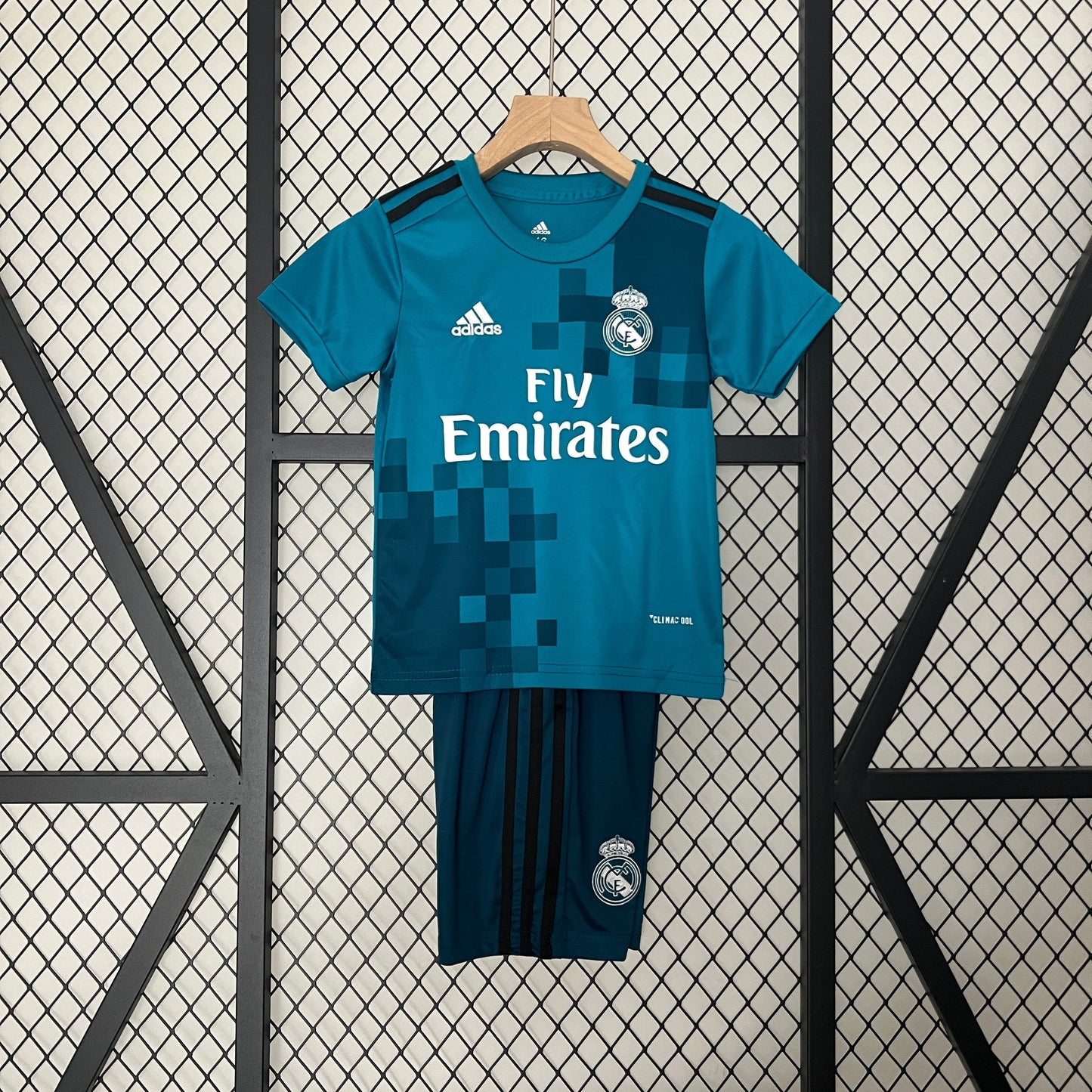 REAL MADRID III 17/18 CHILDREN'S KIT (RETRO) 